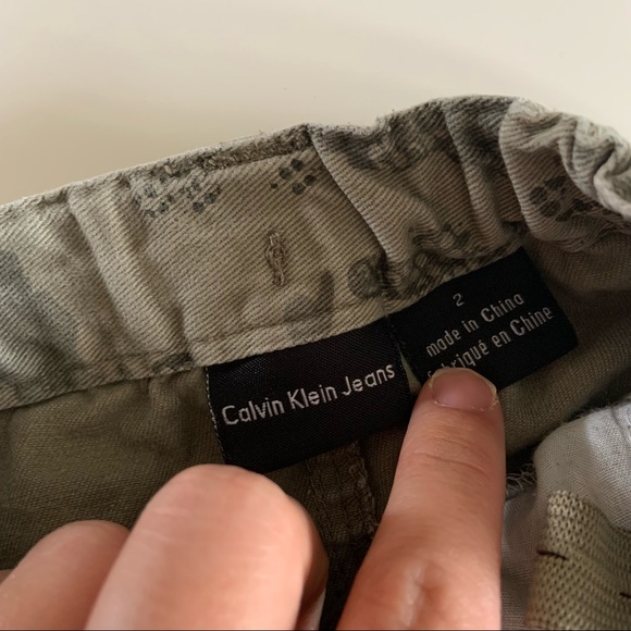 [2/15$] Calvin Klein Camo Shorts - Picture 2 of 4